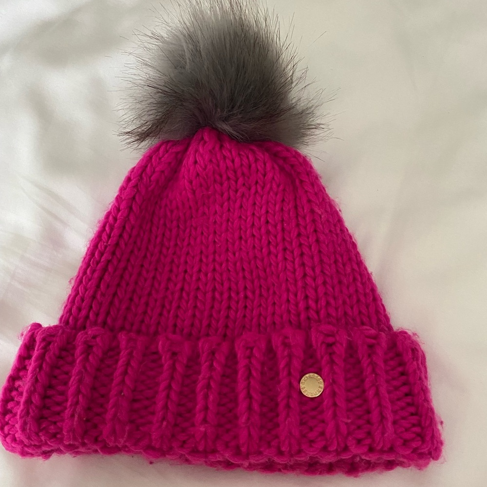 Express beanie color pink.